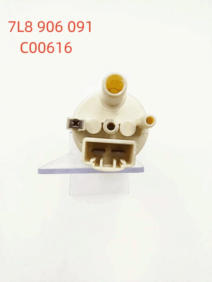 7L8906091 Engine Parts Fuel Pump for 