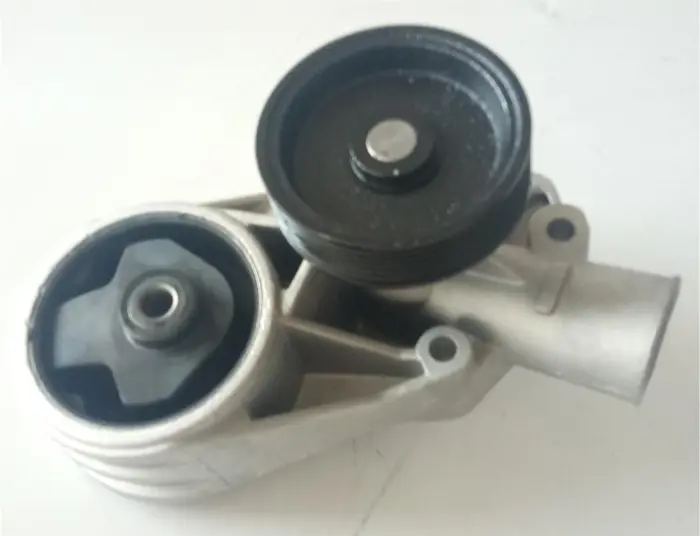 047121011B Engine Parts Water Pump for SKODA FELICIA II (6U1), FELICIA I Pickup (6UF, 6U7), FELICIA Cube Van (6U5), FELICIA II Estate (6U5), FELICIA I Estate (6U5), FELICIA I (6U1)