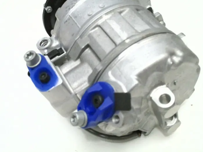 7H0820805J Compressor for VW TOUAREG (7LA, 7L6, 7L7), CALIFORNIA T5 Camper (7EC, 7EF, 7EG, 7HF), CARAVELLE T5 Bus (7HB, 7HJ, 7EB, 7EJ), EUROVAN T5 Platform/Chassis (7JD, MULTIVAN Mk V (7HM, 7HN, 7HF, 7EF, 7EM, 7EN), PHAETON (3D1, 3D2, 3D3, 3D4, 3D6, 