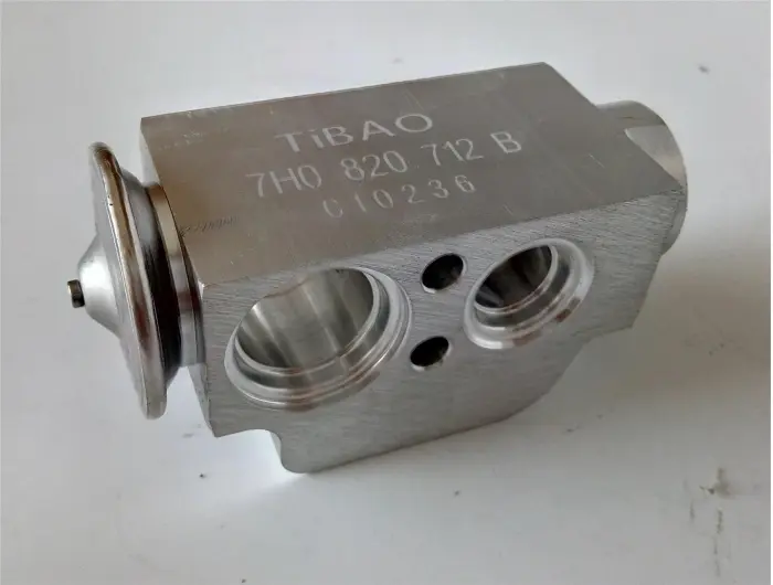 7H0820712B Expansion Valve for VW CARAVELLE T5 Bus (7HB, 7HJ, 7EB, 7EJ), CALIFORNIA T5 Camper (7EC, 7EF, 7EG, 7HF), TRANSPORTER Mk VI Van (SGA, SGH, SHA, SHH), EUROVAN T5 Van (7HA, 7HH, 7EA, 7EH), MULTIVAN Mk V (7HM, 7HN, 7HF, 7EF, 7EM, 7EN), SHARAN 