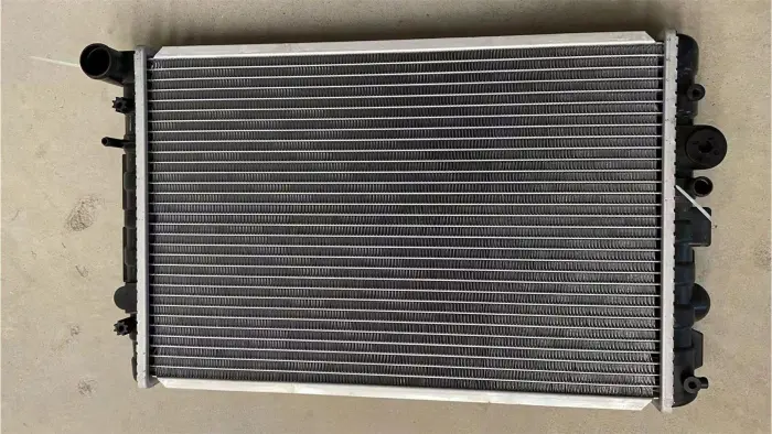 377121251RA Engine Parts Radiator for VW GOL III