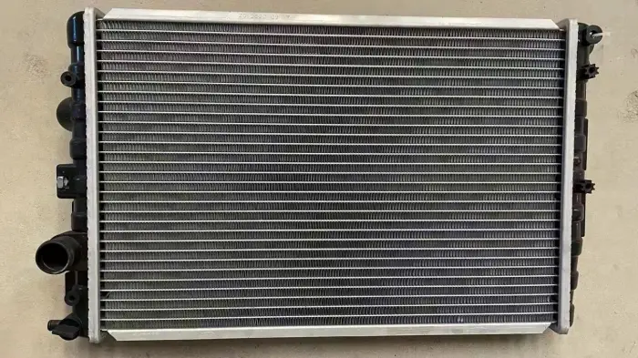 377121251RA Engine Parts Radiator for VW GOL III