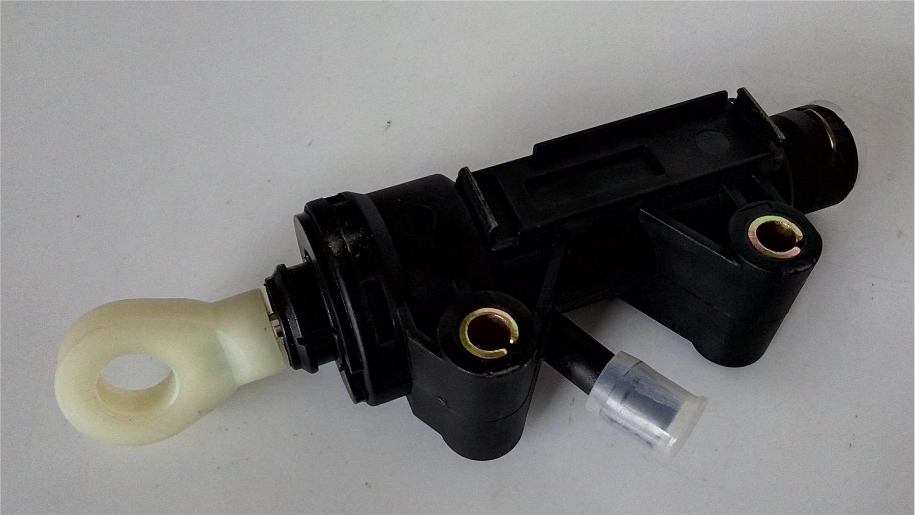 21526773670 Transmission Parts Clutch Master Cylinder for